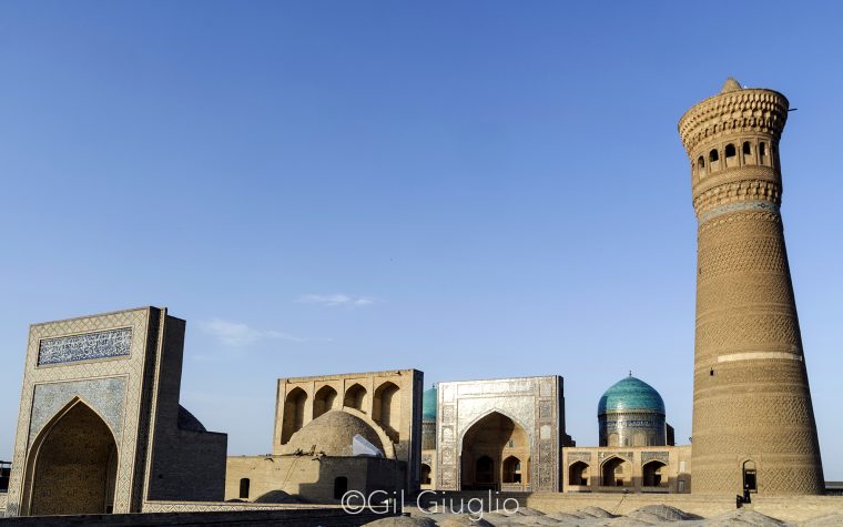 Mosquée, minaret et ciel bleu
