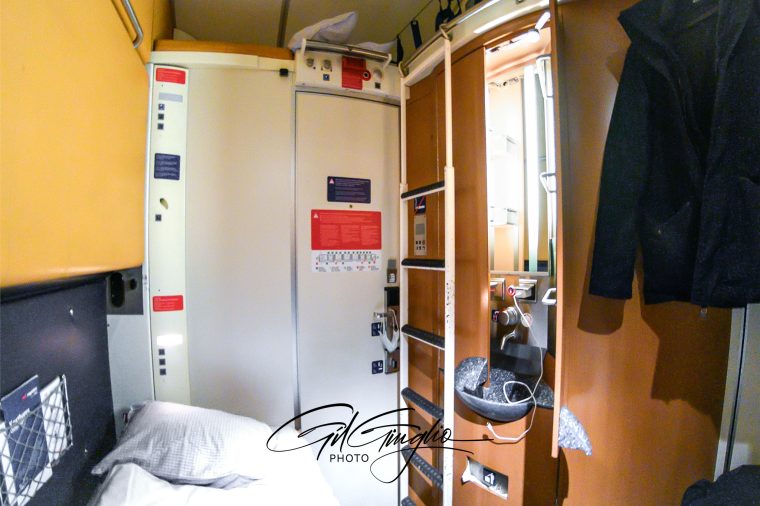 Intérieur de cabine couchette de train