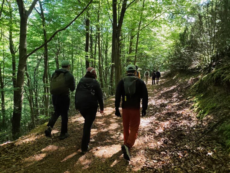 Sur de vieux chemins qui relient les villages, très agréables durant les grosses chaleurs