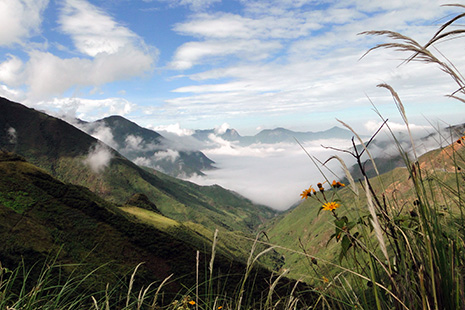 Kuelap se trouve sur le versant est des Andes, qu’il faut donc traverser de part en part.