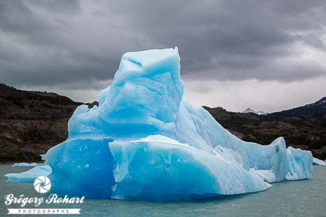 Iceberg dérivant au large du glacier Upsala